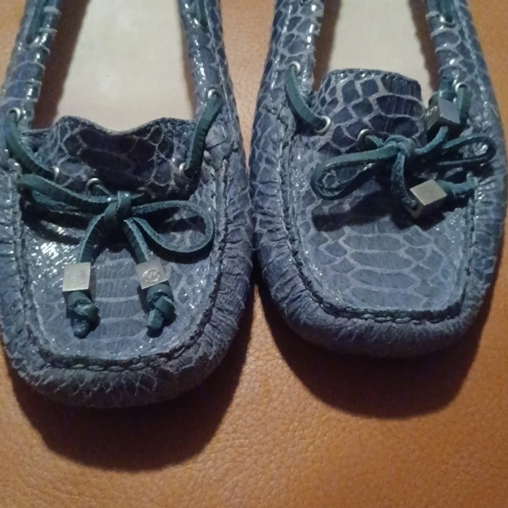 > Michael Kors Textured Blue  Leather Flats Women's Size 7.5
